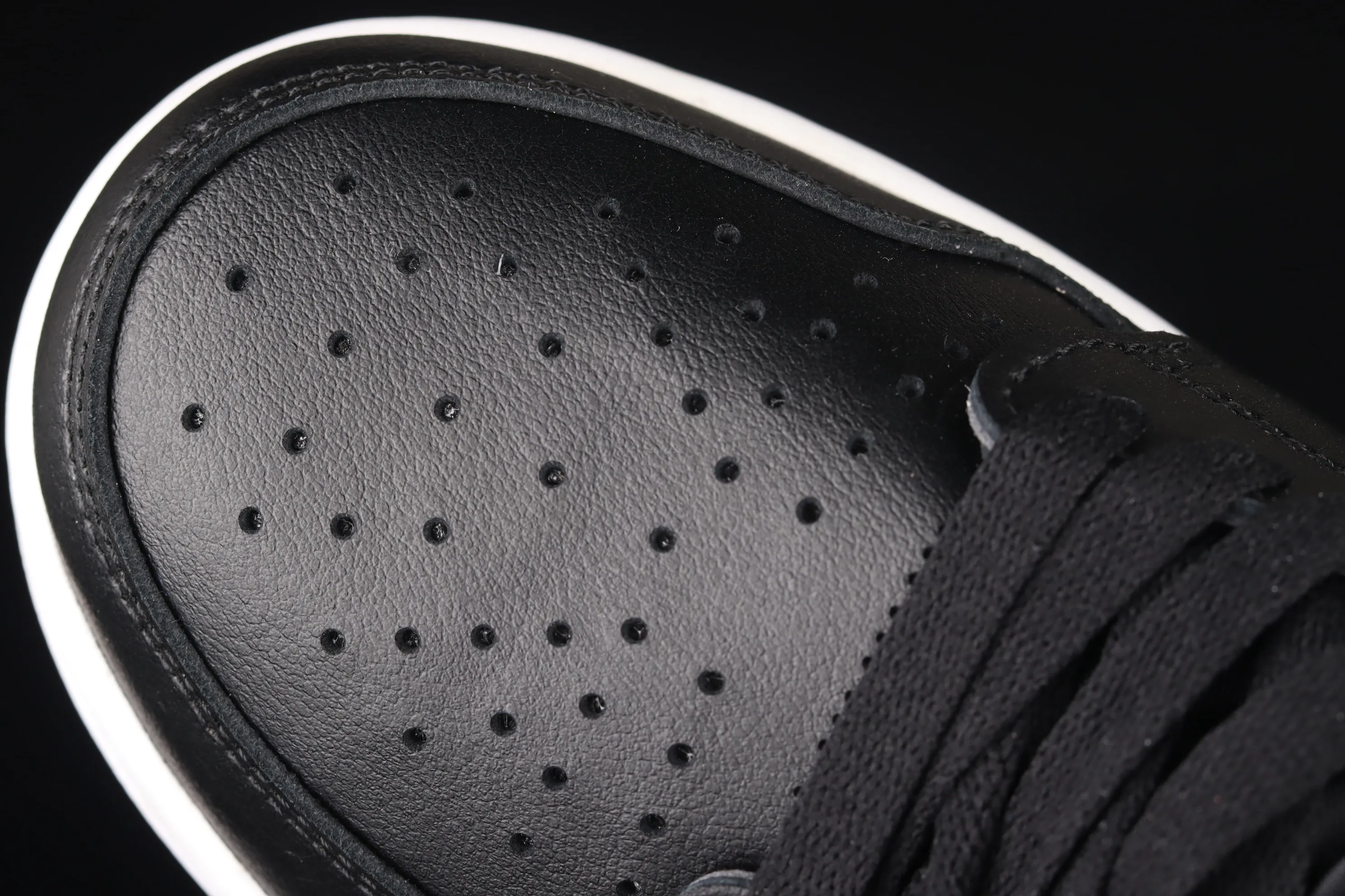 All categories Air Jordan Jordan series basketball shoes Air Jordan 1 High Air Jordan 1 Zoom CMFT AJ Joe 1 black and red color CT0979-006